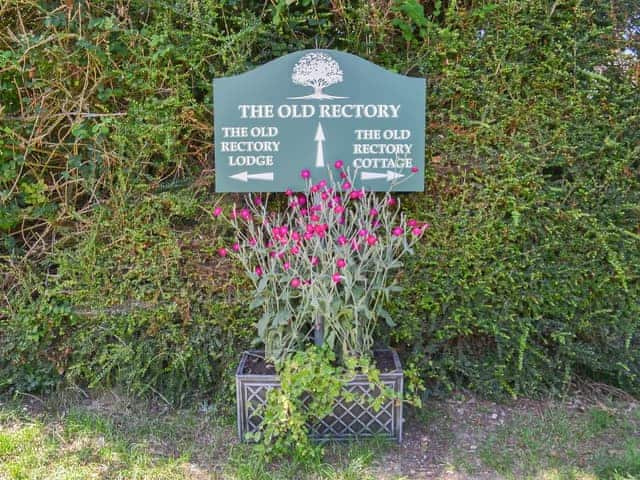 Setting | The Old Rectory Lodge - The Old Rectory, Tothill, near Louth 