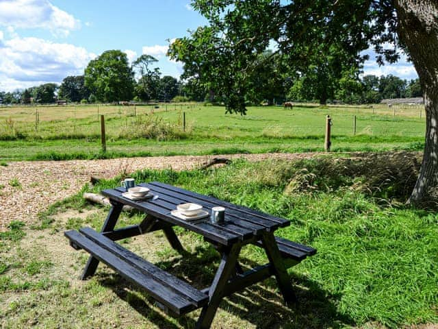 Sitting-out-area | Beech - Manor Farm Retreats, Cantley