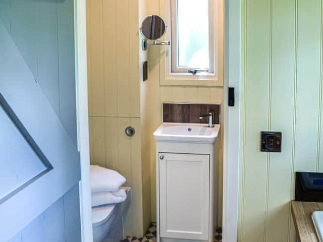 Shower room | Beech - Manor Farm Retreats, Cantley