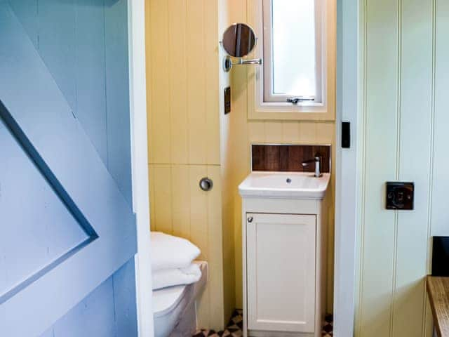 Shower room | Chestnut - Manor Farm Retreats, Cantley