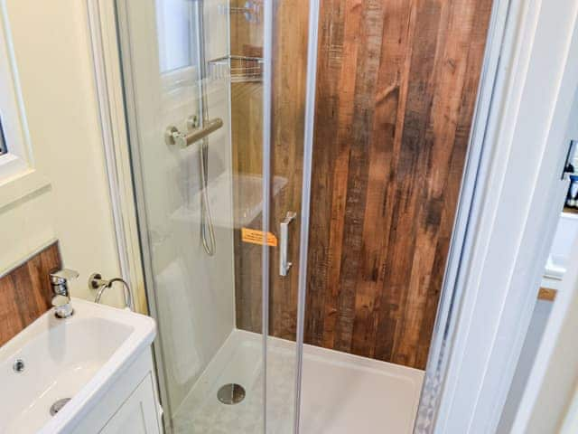 Shower room | Chestnut - Manor Farm Retreats, Cantley