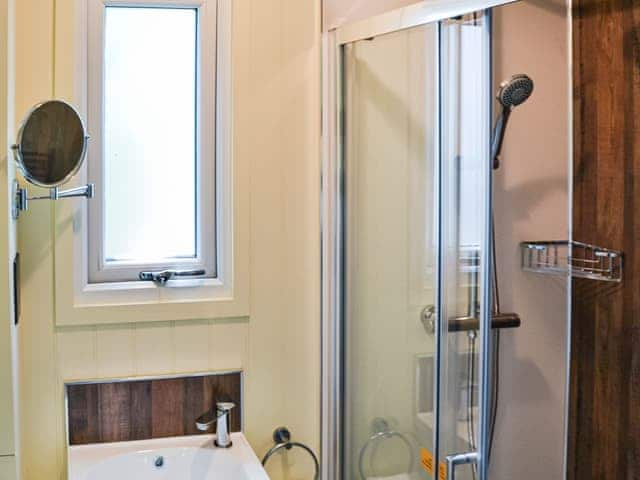 Shower room | Chestnut - Manor Farm Retreats, Cantley