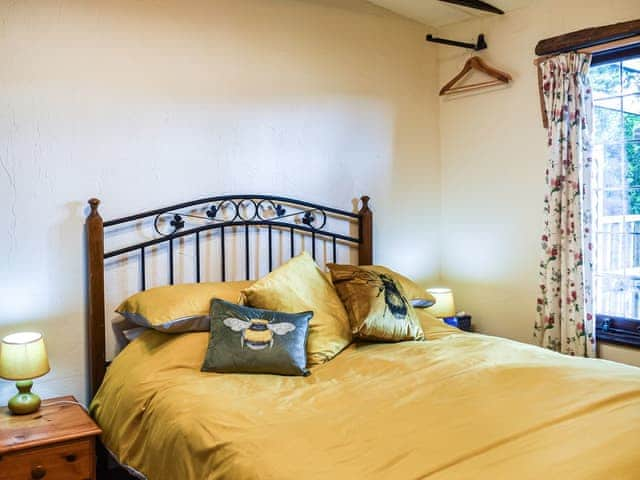 Double bedroom | Toms Cabin - Byre Cottages, Stelling Minnis, near Canterbury