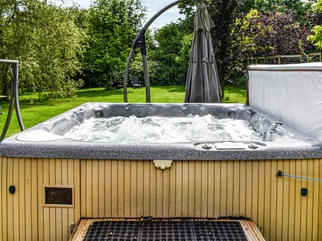 Hot tub | Toms Cabin - Byre Cottages, Stelling Minnis, near Canterbury