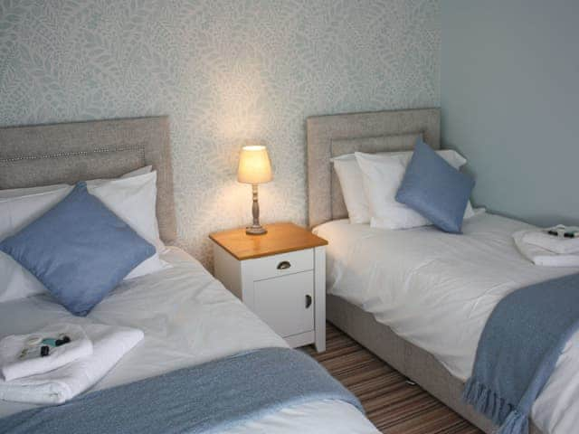 Twin bedroom | Doorbell Cottage - The Bell Hotel Cottages, Burgh le Marsh, near Skegness