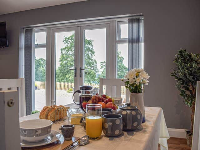 Dining Area | The Lookout - The Lookout Holidays, Hope-under-Dinmore