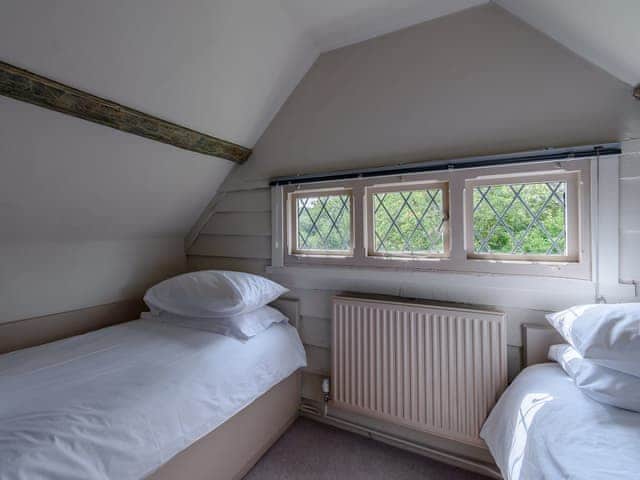 Twin bedroom | Furnace House - Furnace Cottages, Felbridge