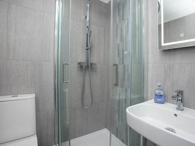 En-suite | Pochin House Apartment 9, St Austell