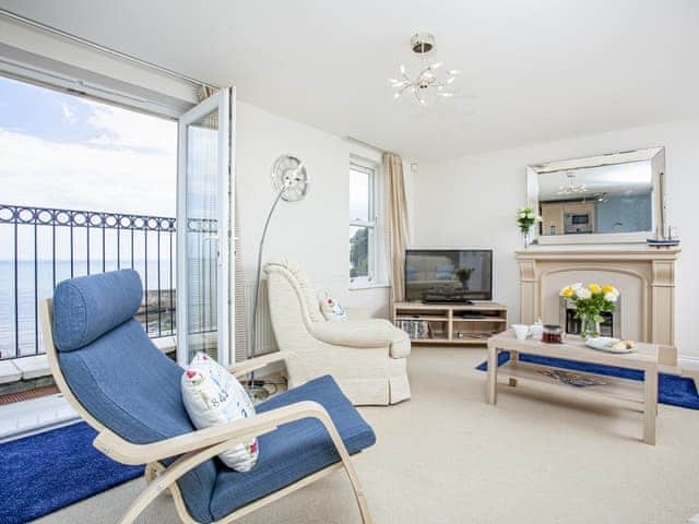 Living area | WavesGreat Cliff, Dawlish