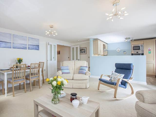 Living room/dining room | WavesGreat Cliff, Dawlish