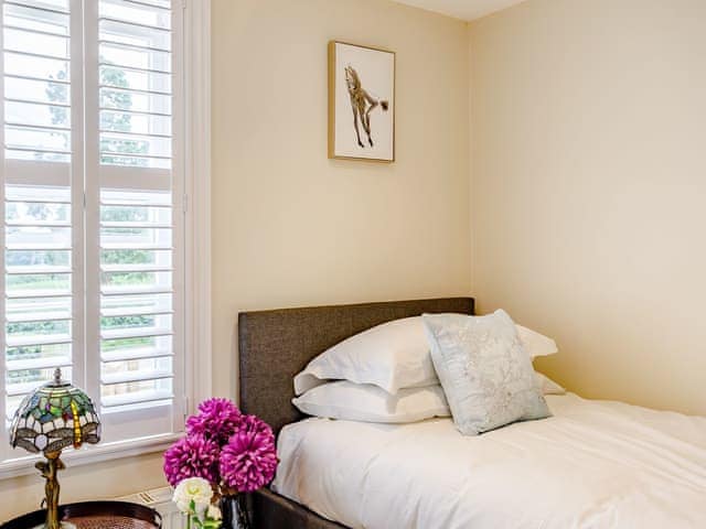 Twin bedroom | Toppesfield Hall, Halstead