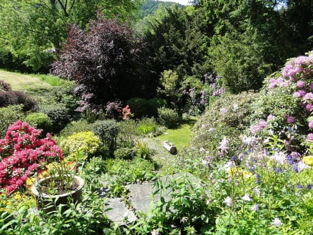 Garden and grounds | 1 The Knoll, Ambleside