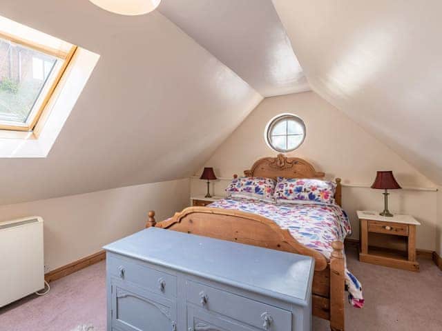 Double bedroom | Gainsborough Cottage, Chapel St Leonards
