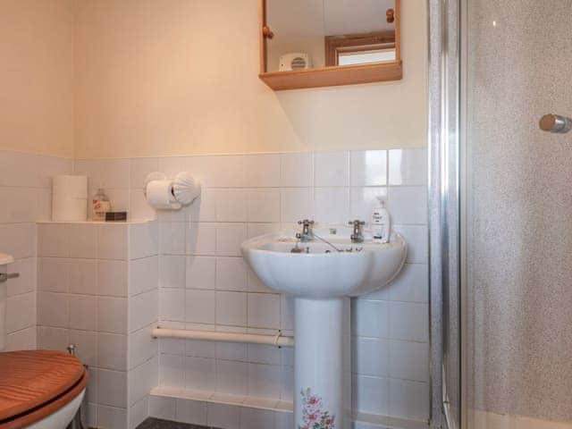 Shower room | Gainsborough Cottage, Chapel St Leonards