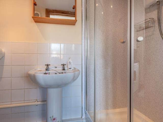 Shower room | Gainsborough Cottage, Chapel St Leonards