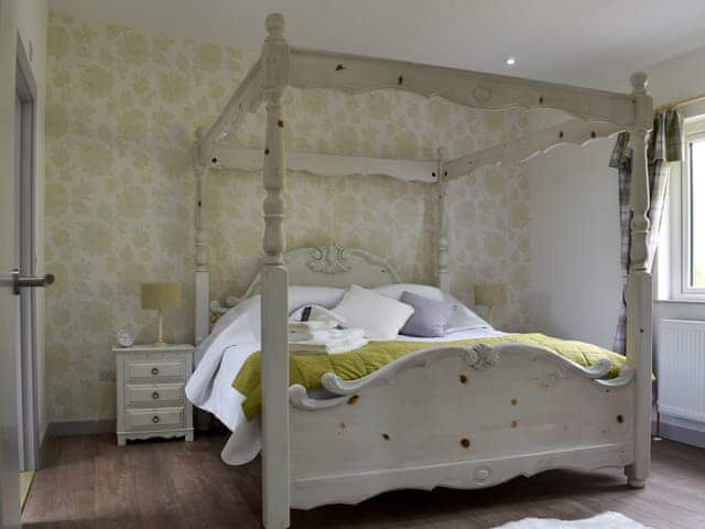 Four Poster bedroom | The Longstore, The Long Store