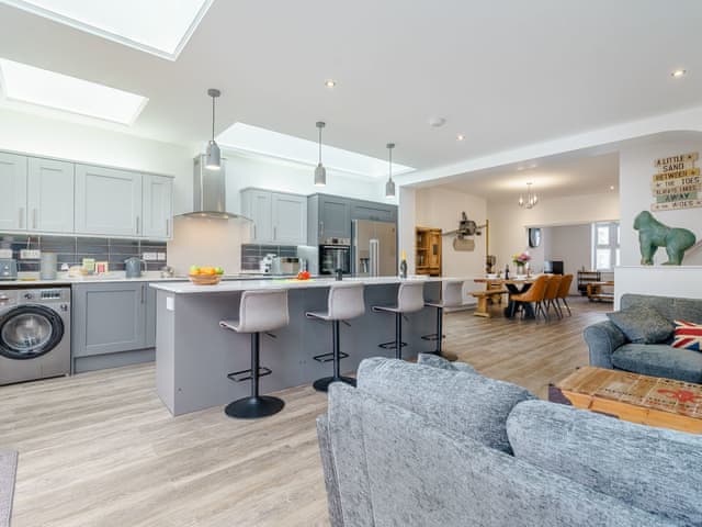 Open plan living space | Wynbec Cottage, Quebec, Near Durham