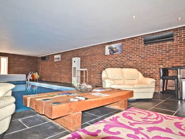 The Swimming Pool Retreat, Fontwell