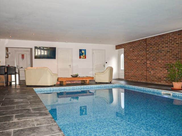 The Swimming Pool Retreat, Fontwell