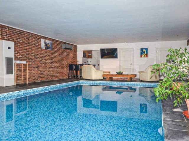 The Swimming Pool Retreat, Fontwell