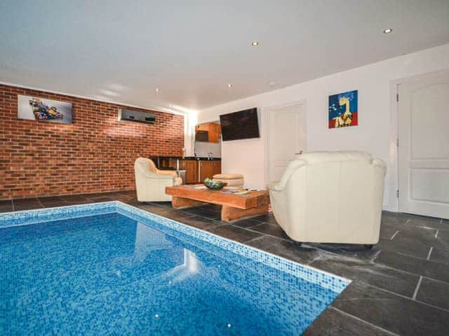 The Swimming Pool Retreat, Fontwell