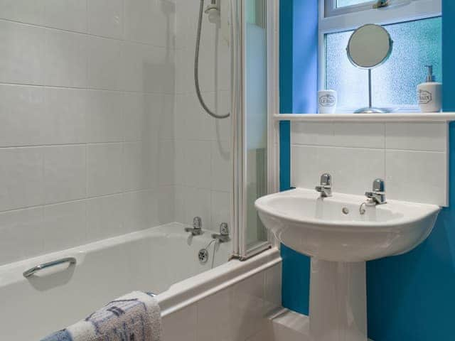 Bathroom | Endless Summer Cottage, Camelford