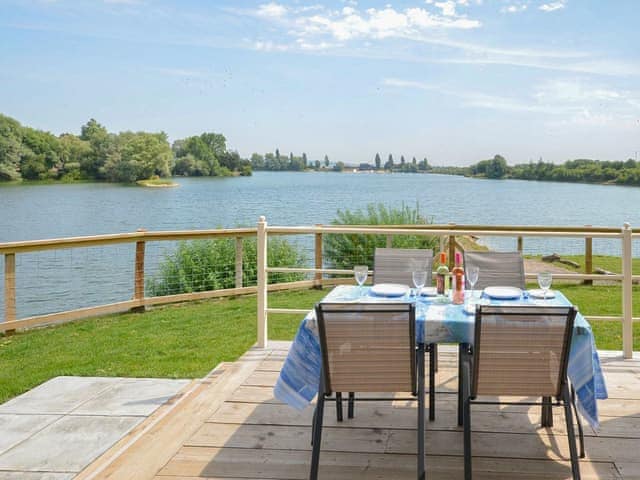 Premium Lake Lodge, Chichester