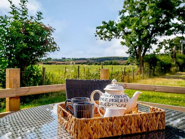 Sitting-out-area | The Hovel, Fenny Compton, near Warwick