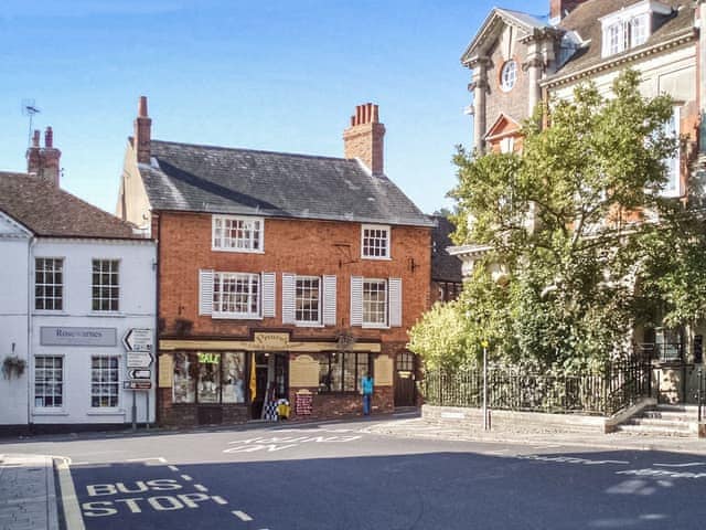 Roo Cottage, Barns Green