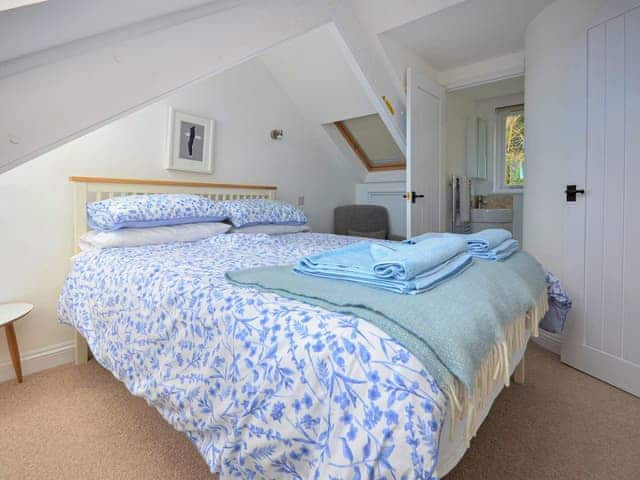 Top floor bedroom with en-suite | The Studio, St Mawes