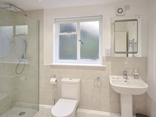 Master bedroom En-suite | Polvarth Cottage, St Mawes