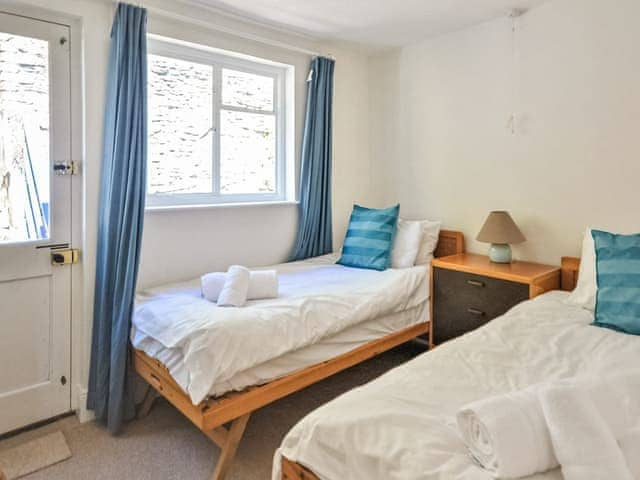 1st floor twin bedroom | Polvarth Cottage, St Mawes