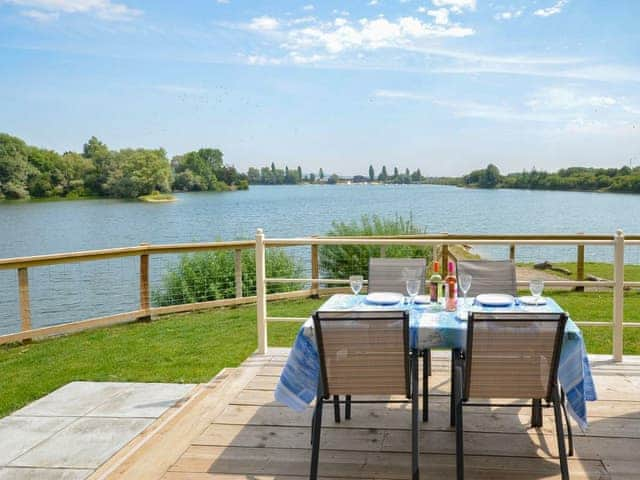 Premium Lake Lodge, Chichester