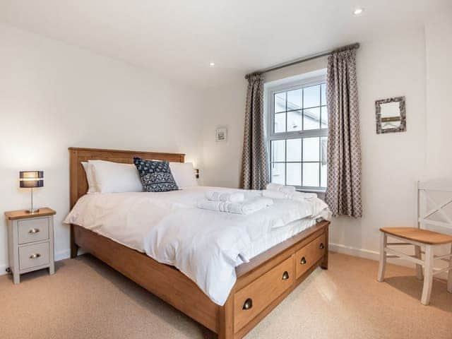 Ground floor master bedroom | Fairview, St Just in Roseland