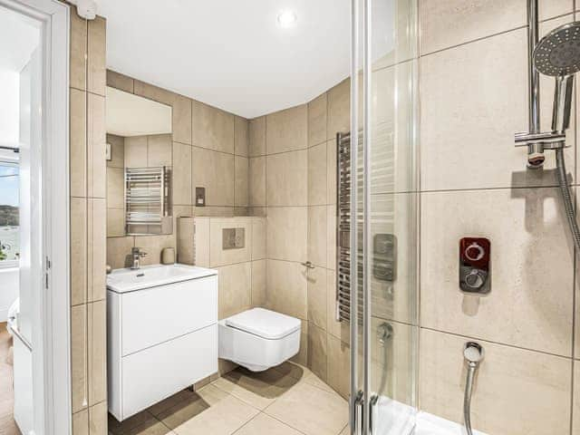 En-suite to the master bedroom | Shoal Corner, St Mawes