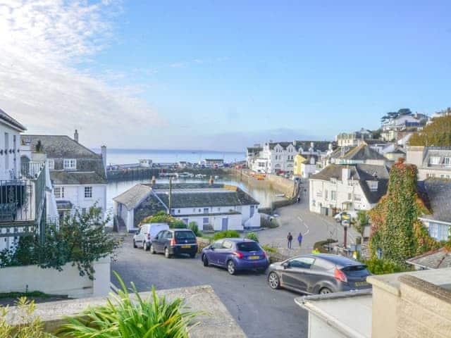 2 Manor Court, St Mawes