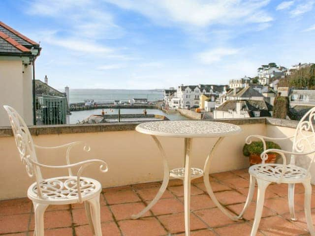 2 Manor Court, St Mawes