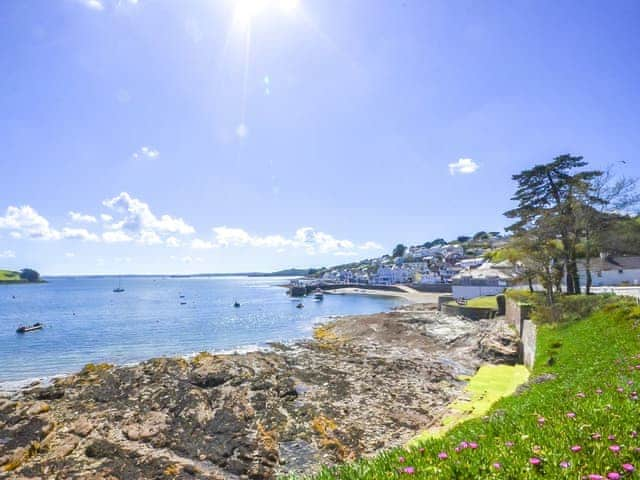 2 Manor Court, St Mawes