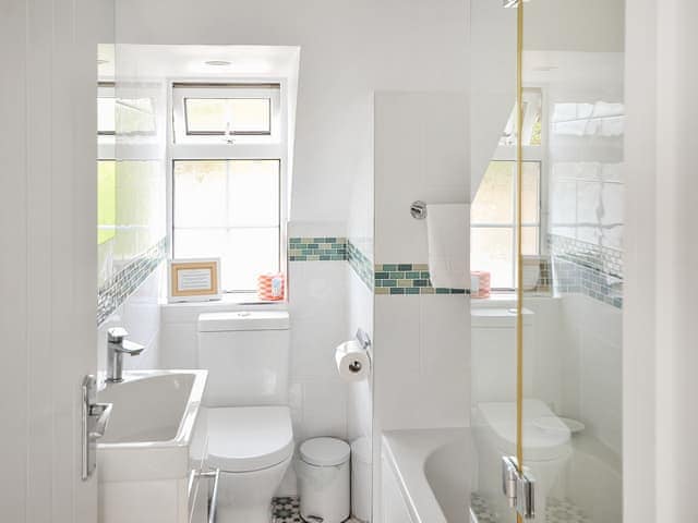 Bathroom | Garden Cottage, Roseland Peninsula