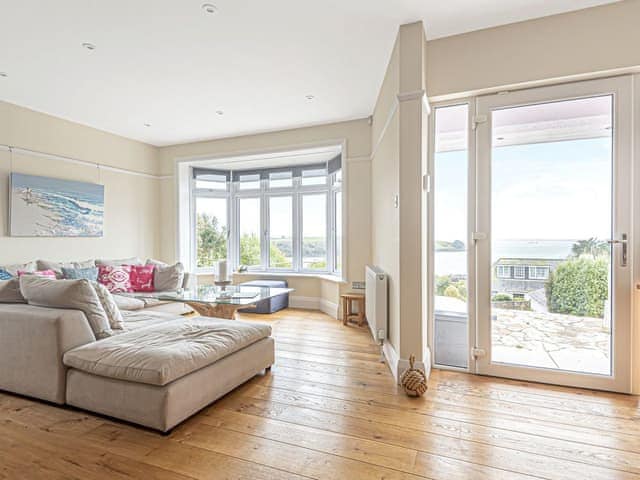 Entrance to open plan area | Highlands, St Mawes