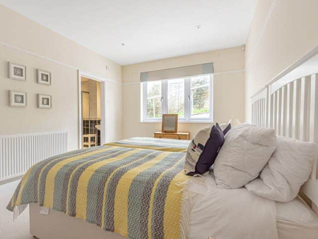 Twin bedroom | Highlands, St Mawes