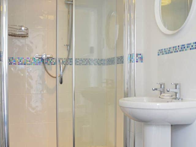 Downstairs shower and WC | Bay View, Portscatho