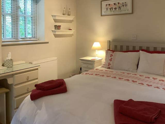 Double bedroom | Rusty&rsquo;s Cottage - Wisteria and Rusty&rsquo;s Cottages, Buttercrambe, near York