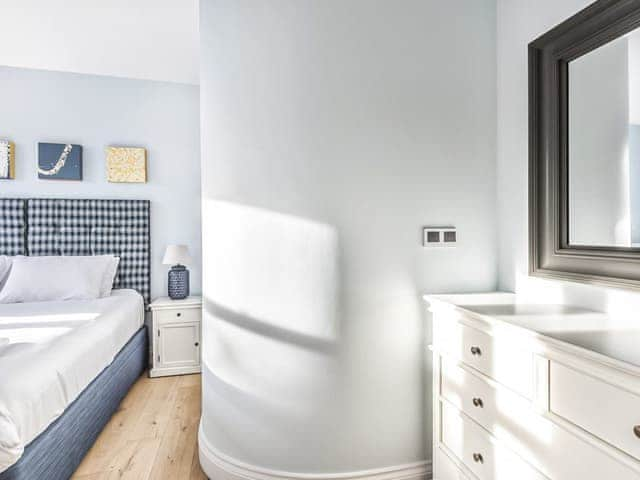 Ground floor master bedroom | The Haven Lodge, St Mawes,