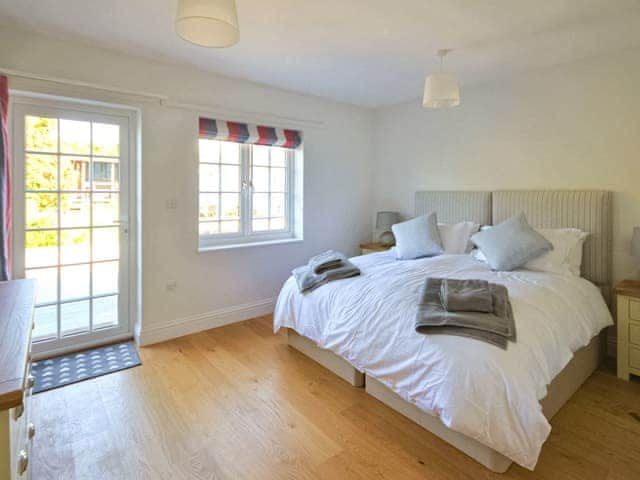 Large bedroom to the garden on the first floor | Lavausa, St Mawes