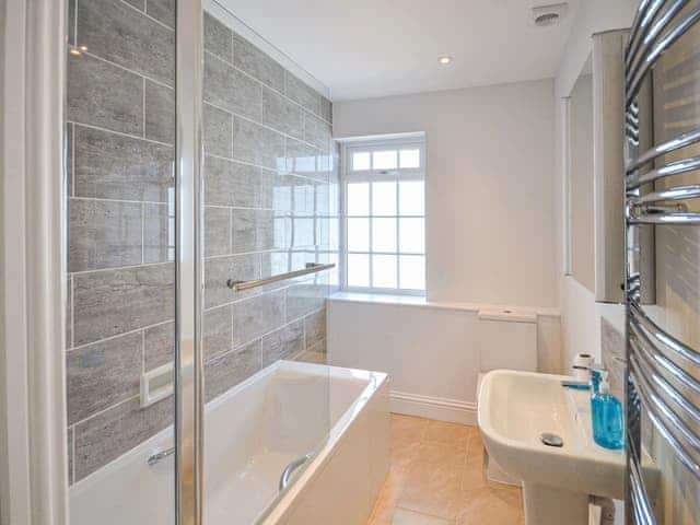 Family bathroom first floor | Lavausa, St Mawes