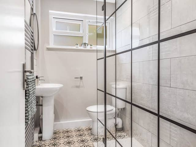 Ground Floor shower room | Meeresblick, St Just in Roseland