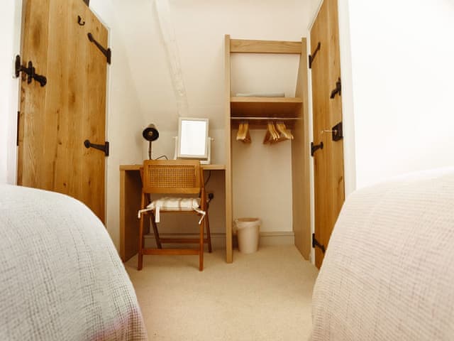 Twin bedroom | New Lane Cottage, Worstead