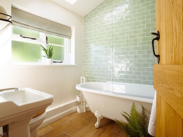 Bathroom | New Lane Cottage, Worstead