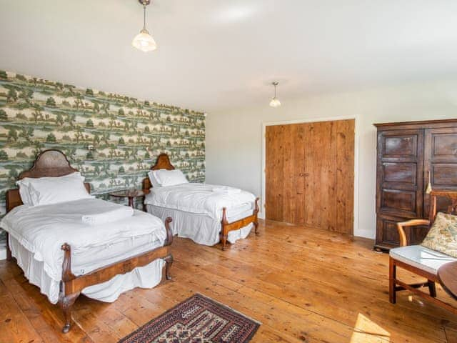 Twin bedroom | Shewte Farm, Bovey Tracey